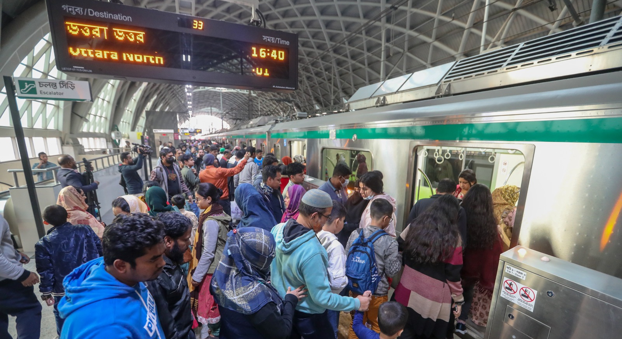 Metro rail services resume after 1.5 hrs