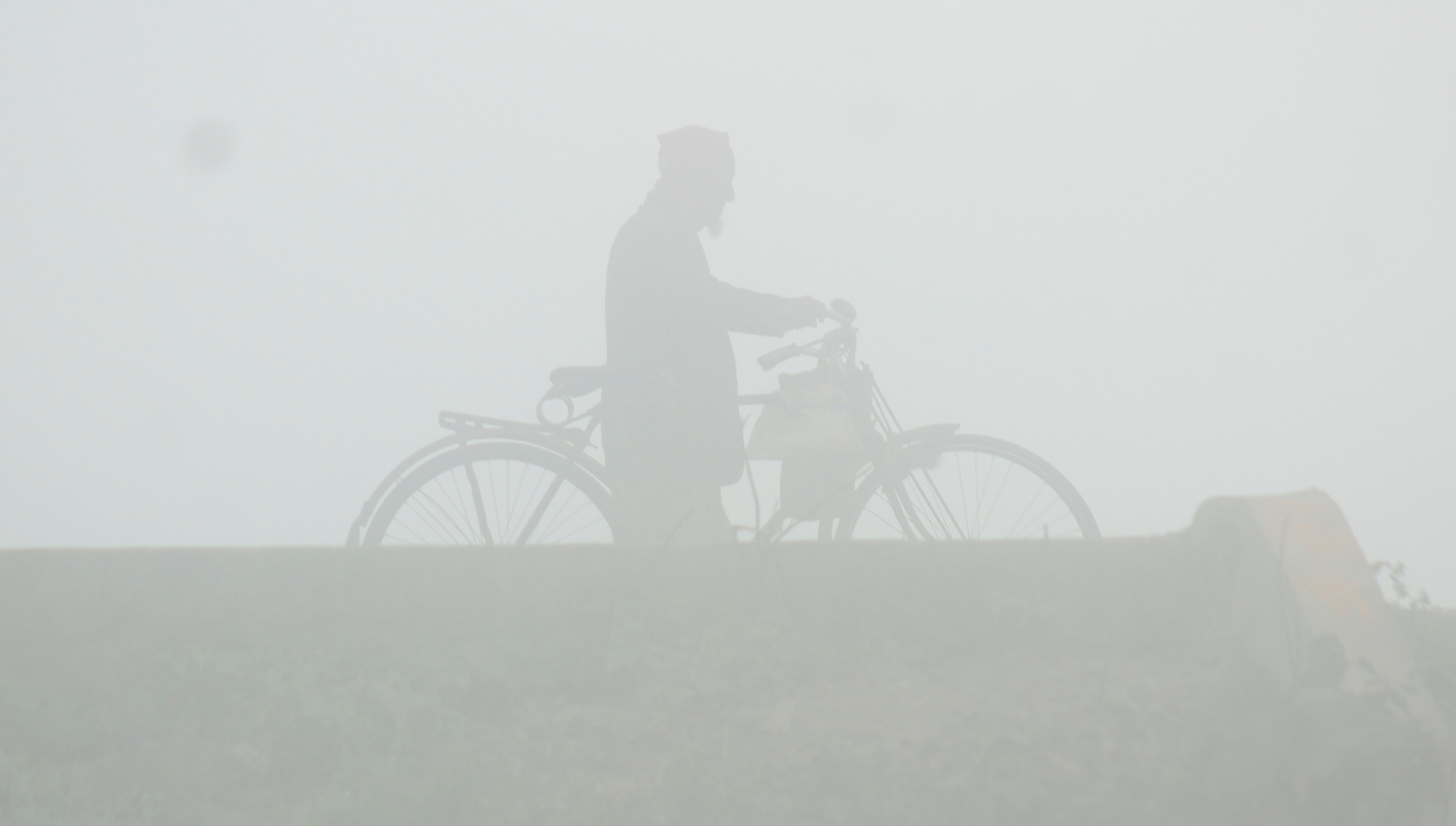 Season's lowest temperatures recorded in Dhaka, Chuadanga, Sirajganj