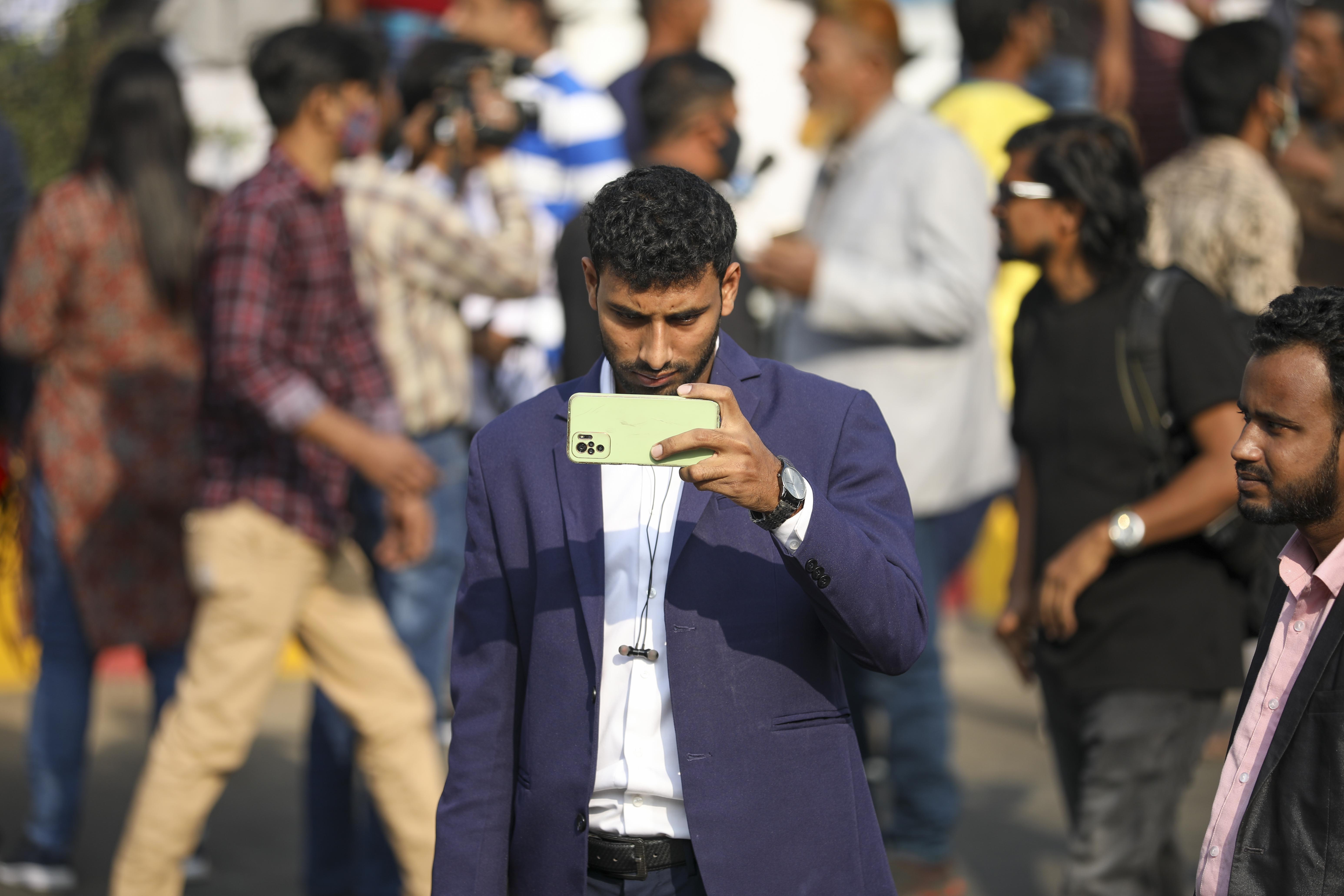 Govt drafts fresh telecom act  