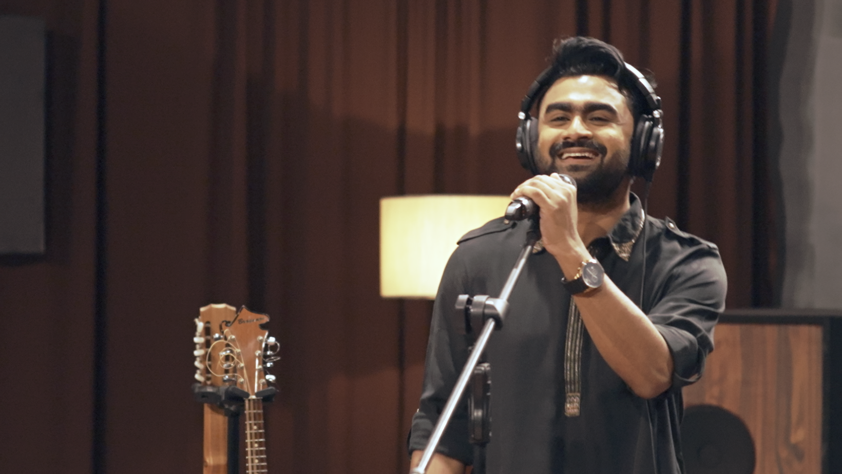 Living Room Session: Imran and Pavel weave together ‘Gole Male Pirit Koro Na’