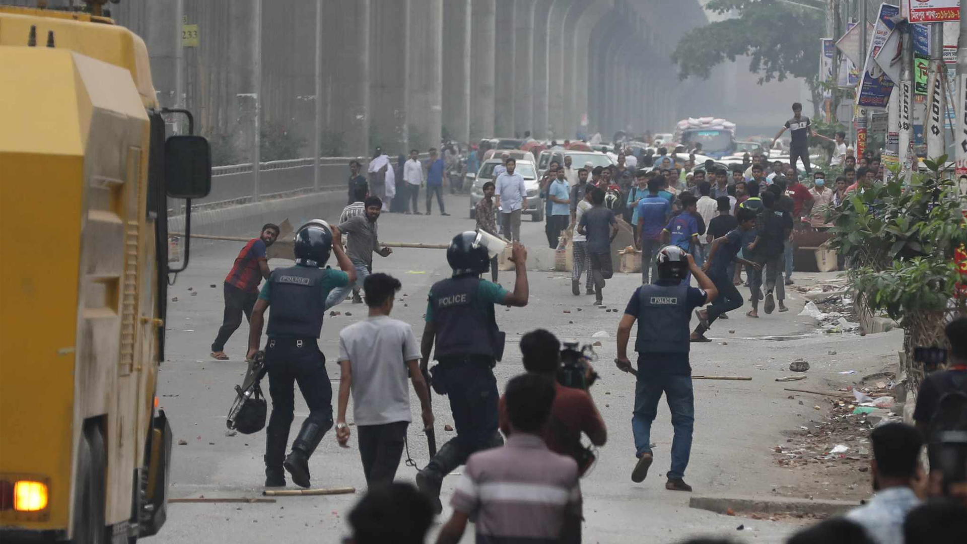 Battery-run rickshaw drivers dispersed after clash with cops