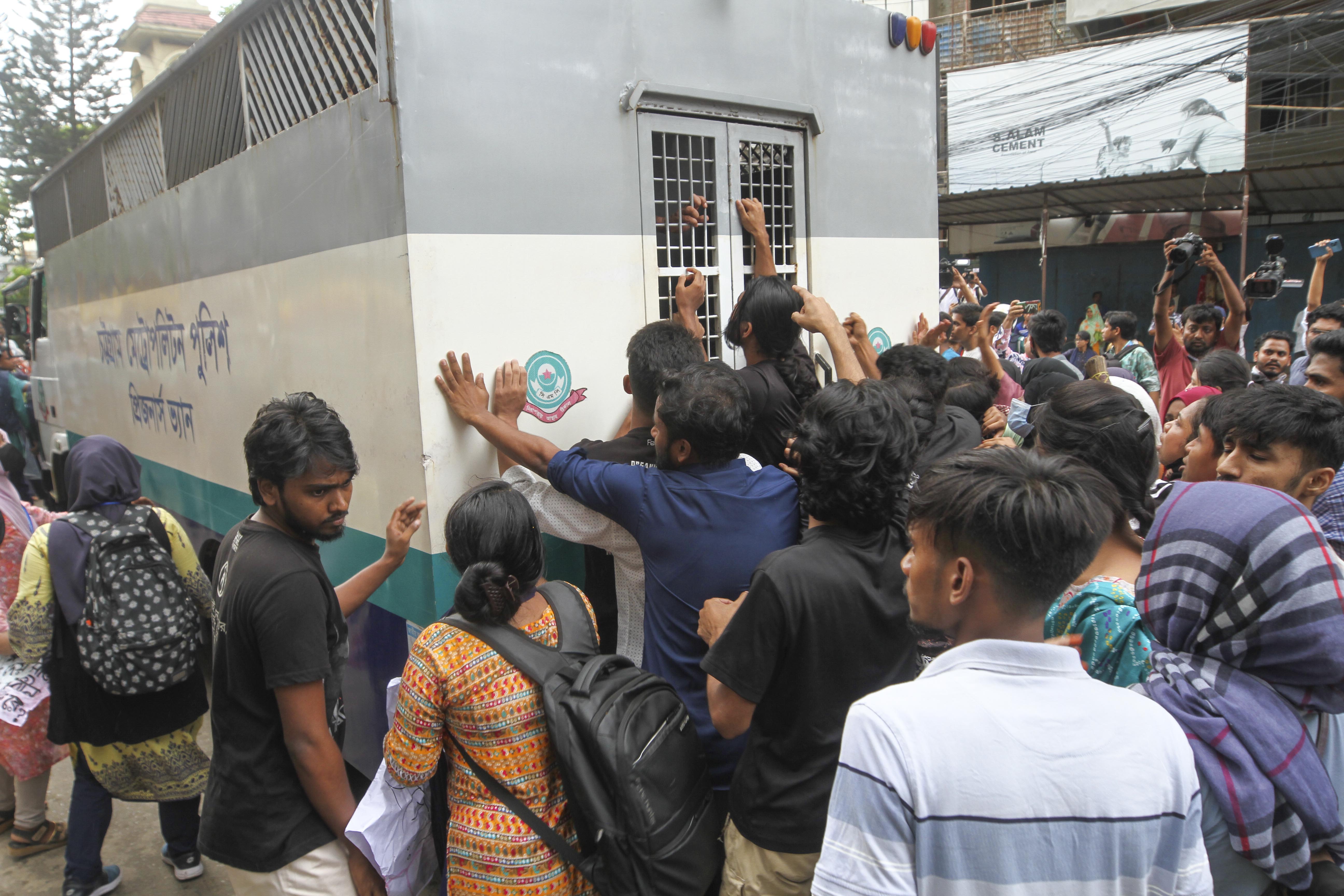 Quota protests: 10 students held in Ctg
