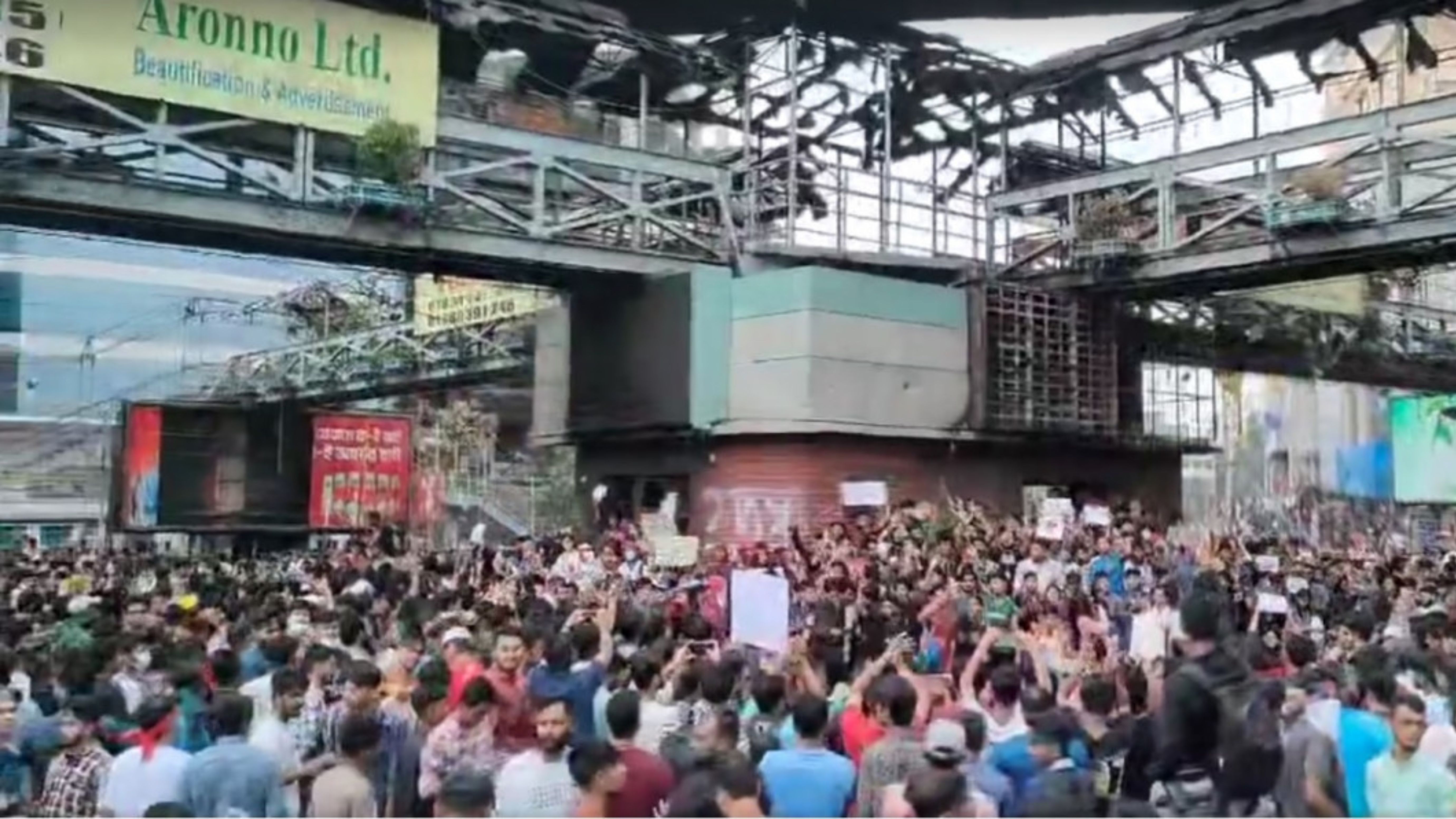 Protesters start gathering at Mirpur 10