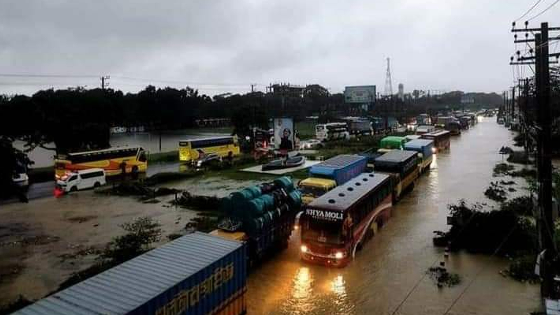 Flood water disrupts traffic on Dhaka-Ctg highway