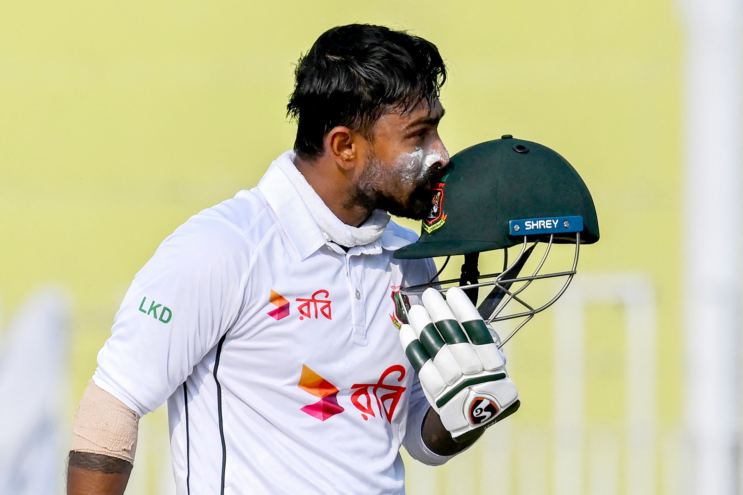 Liton spreads stardust in Pindi