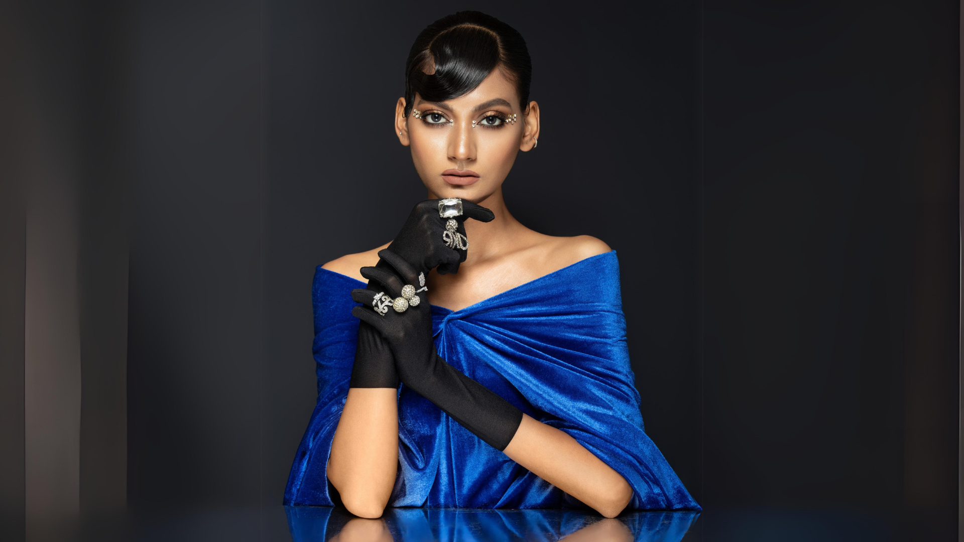 Why spend on diamonds when glass can fool you just as well? 