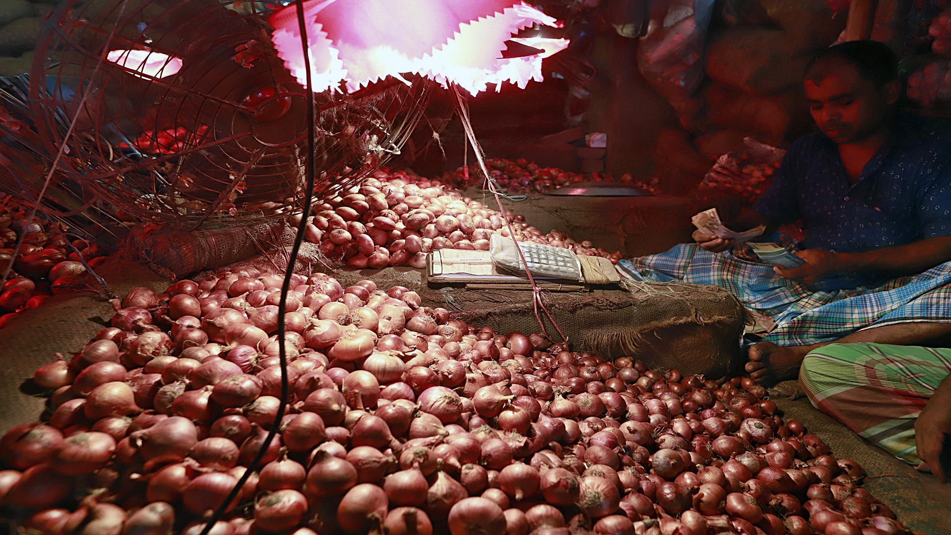 Onion price rises on supply crunch