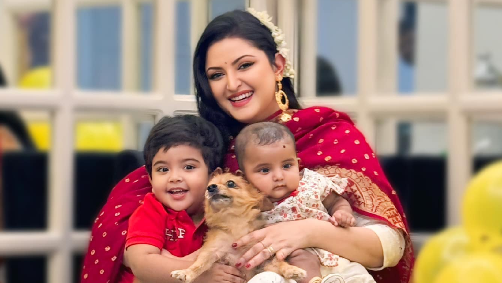 Pori Moni celebrates 'divorce anniversary'