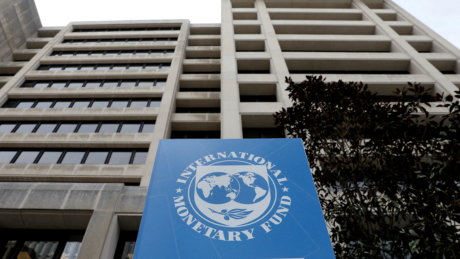 IMF slashes growth forecast to 4.5 percent