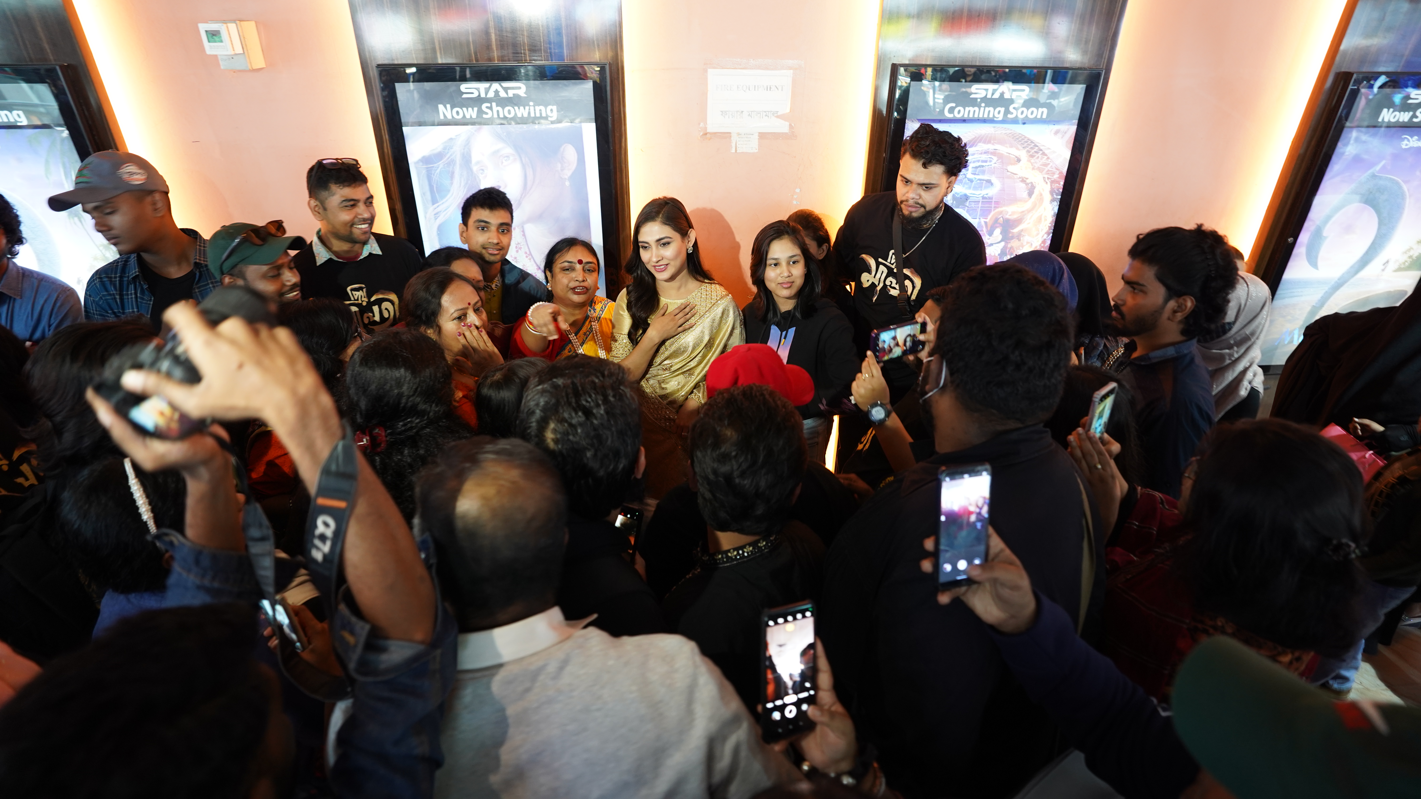 ‘Priyo Maloti’ receives standing ovation at first local screening