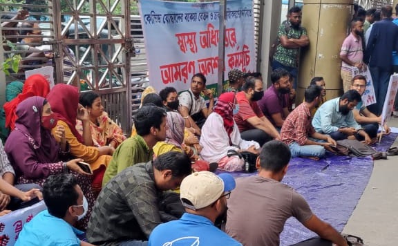 Health workers lock DGHS gates demanding arrears, permanent jobs