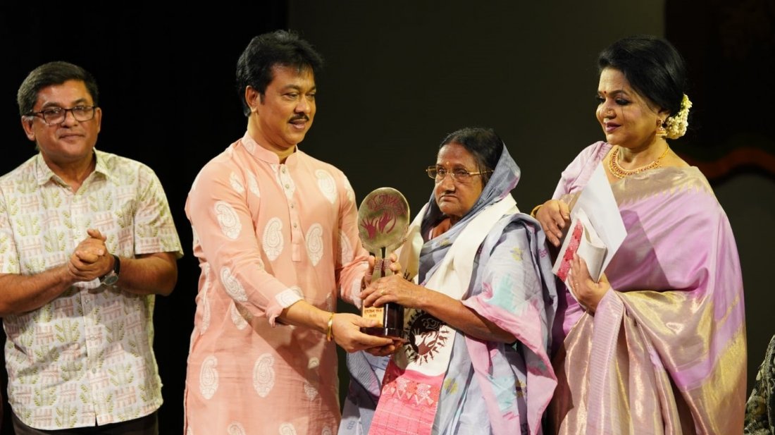 Kumkum Rani honoured with Nrityanchal Padak