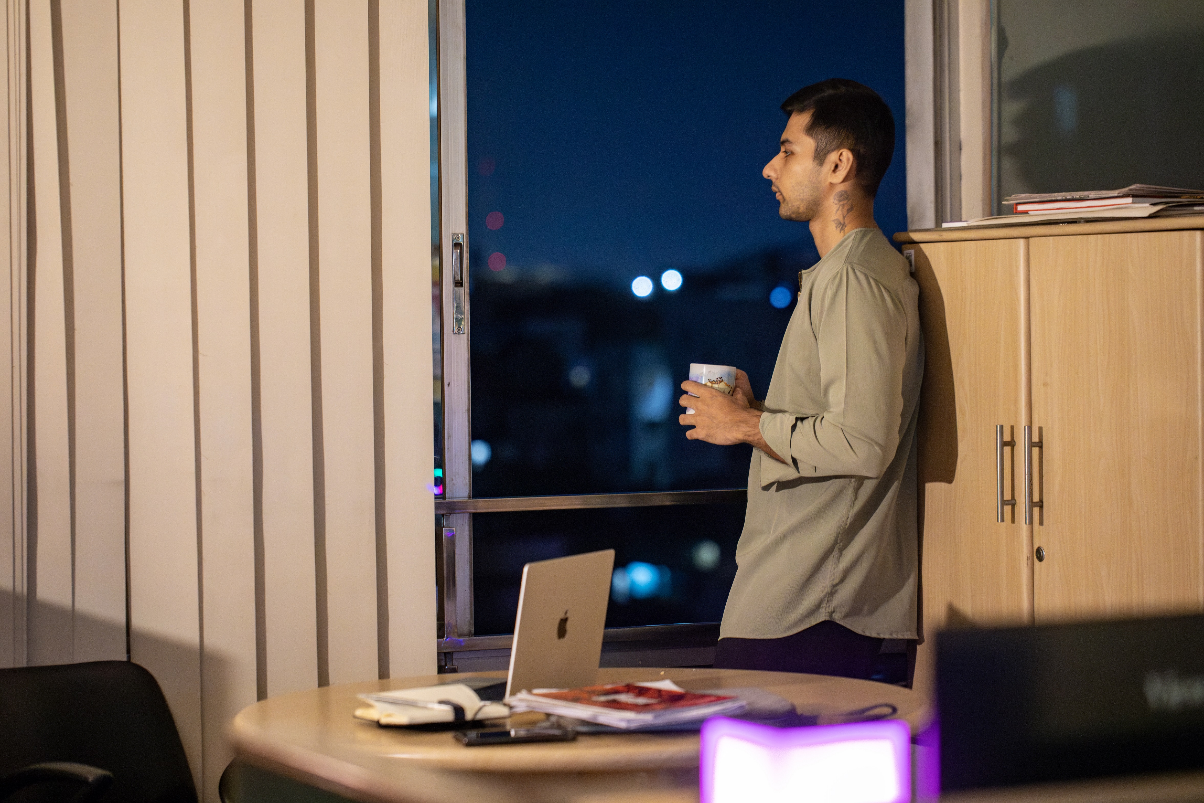 The lives of office-goers working unconventional hours