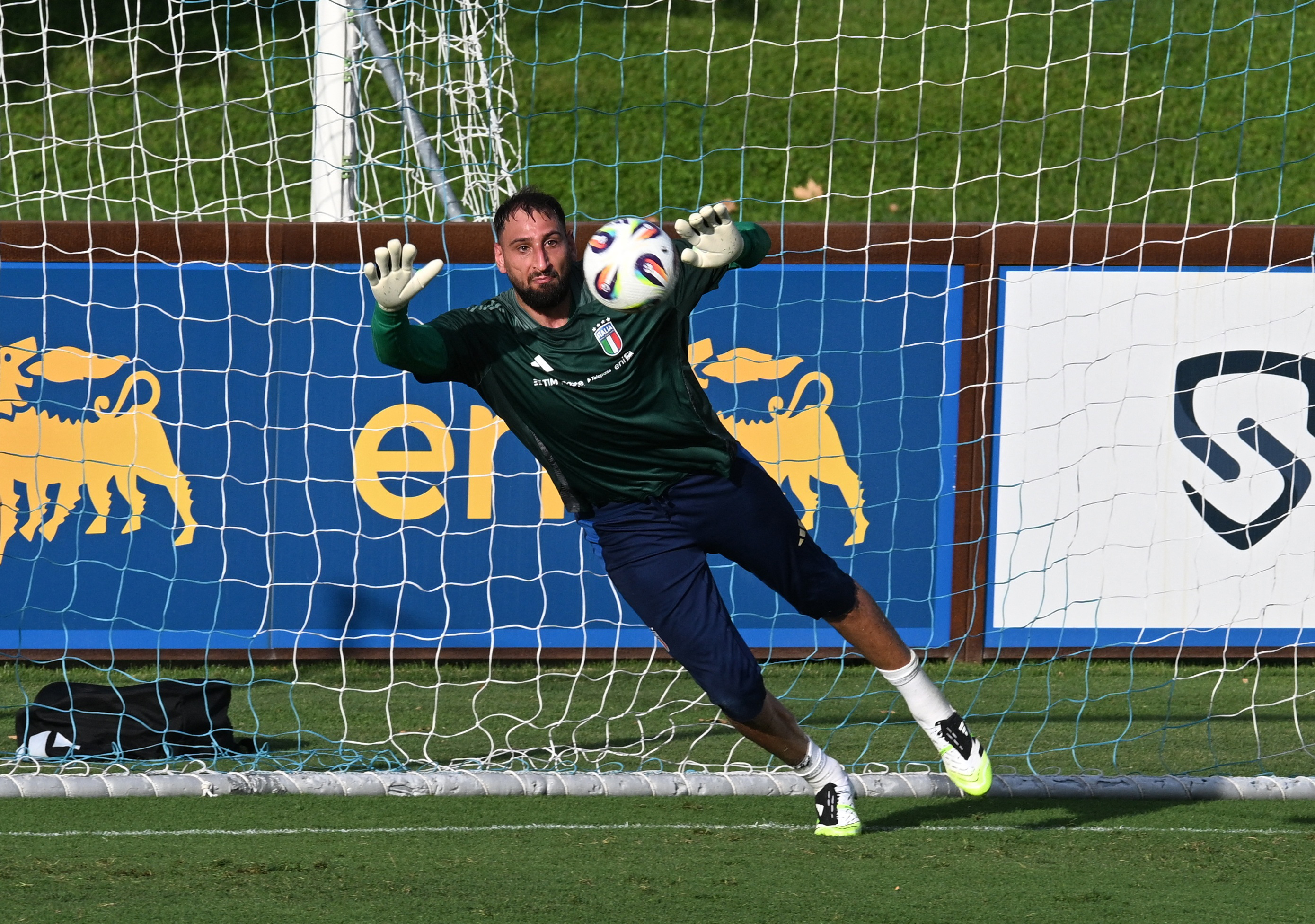 Donnarumma set to enter new career phase with Italy and Man City