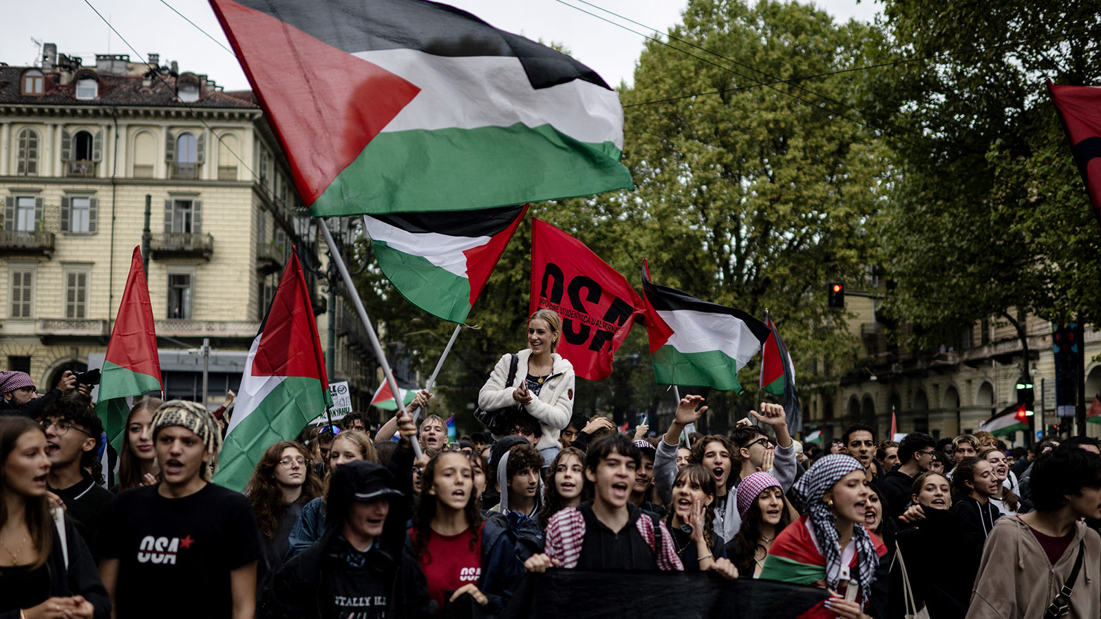 Pro-Palestinian protesters fight cops in Milan, block ports