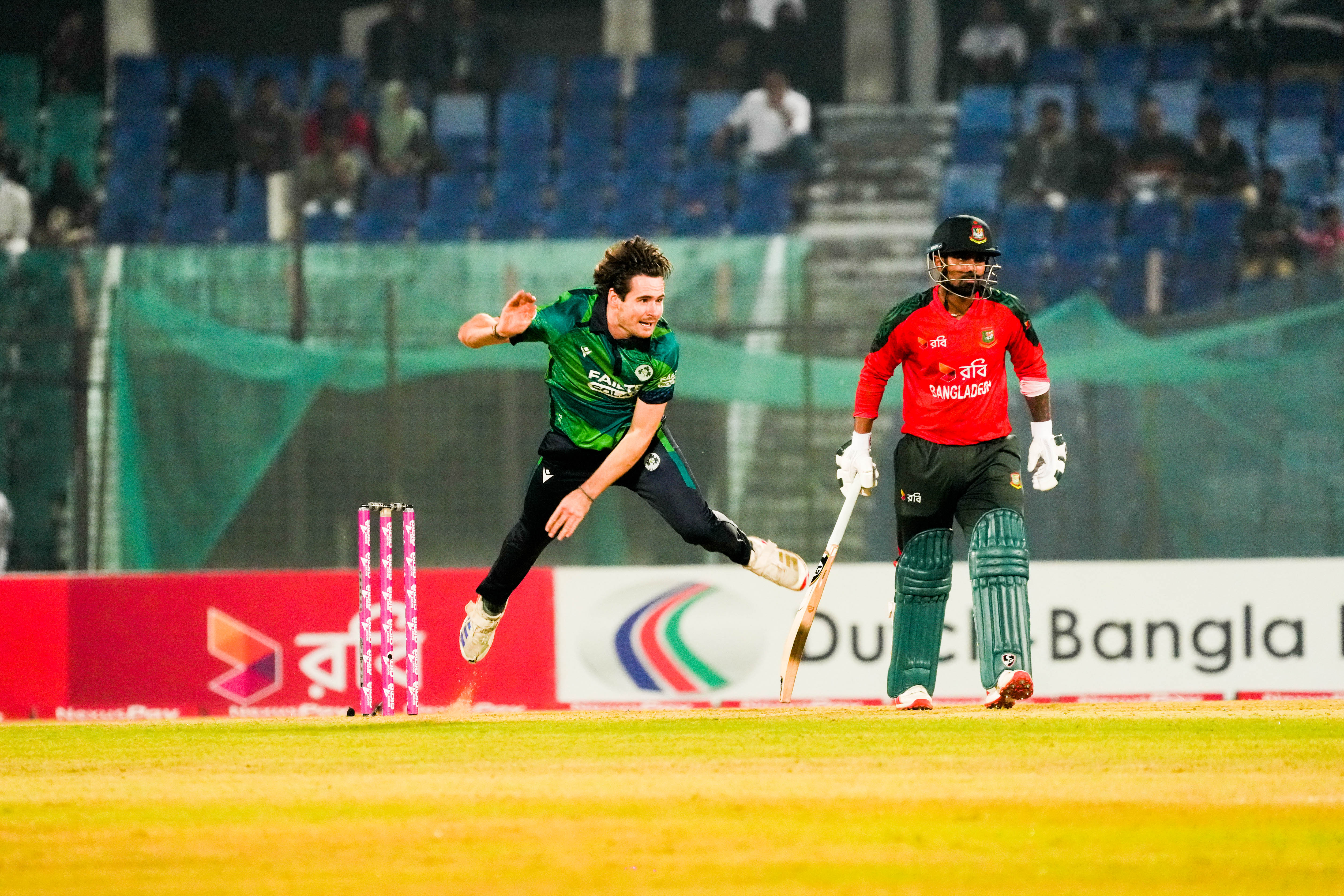 Towel touch turns brilliant catch into six for Litton