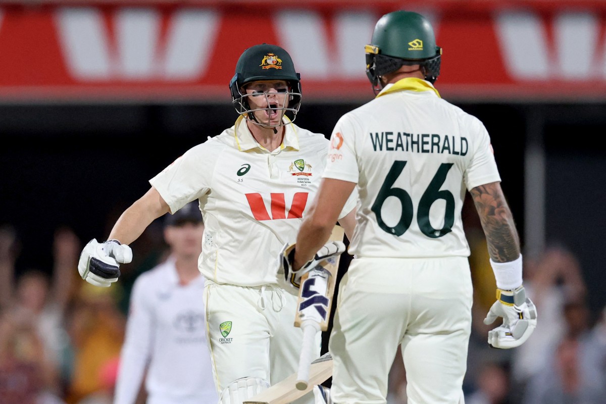 Australia crush England to go 2-0 in Ashes