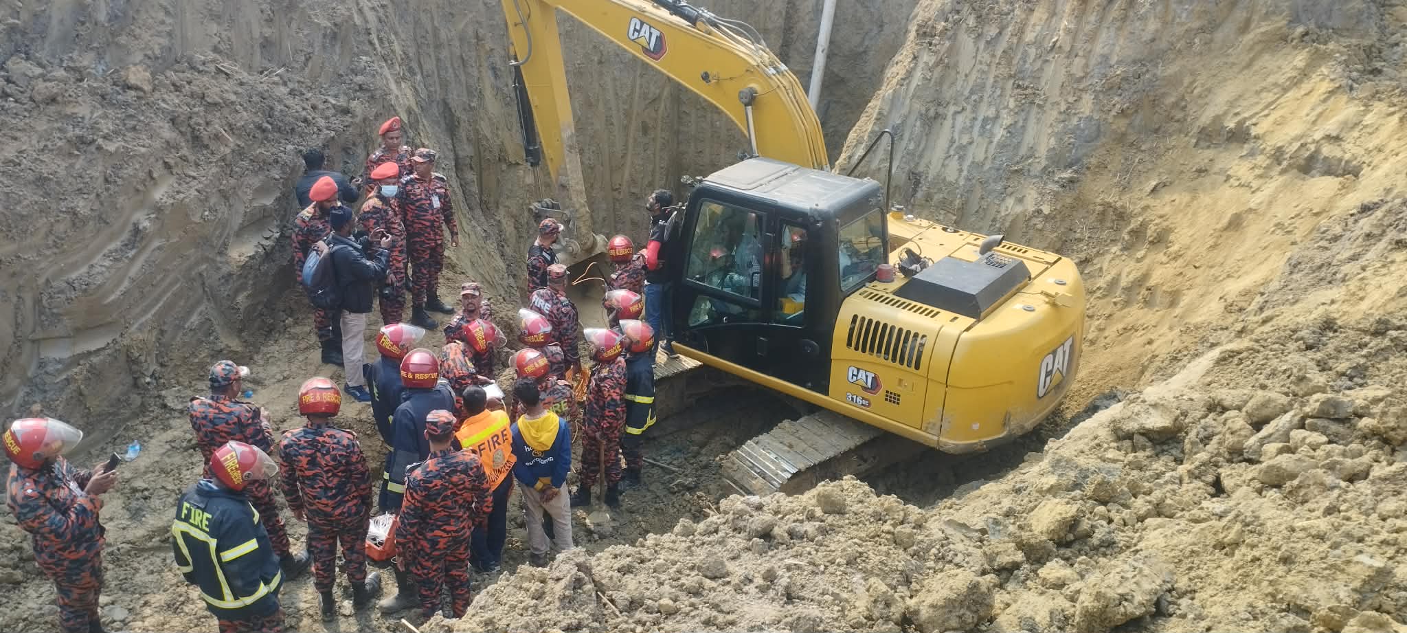 Rescue of 2-year-old in Rajshahi shaft continues as dig reaches 42 feet