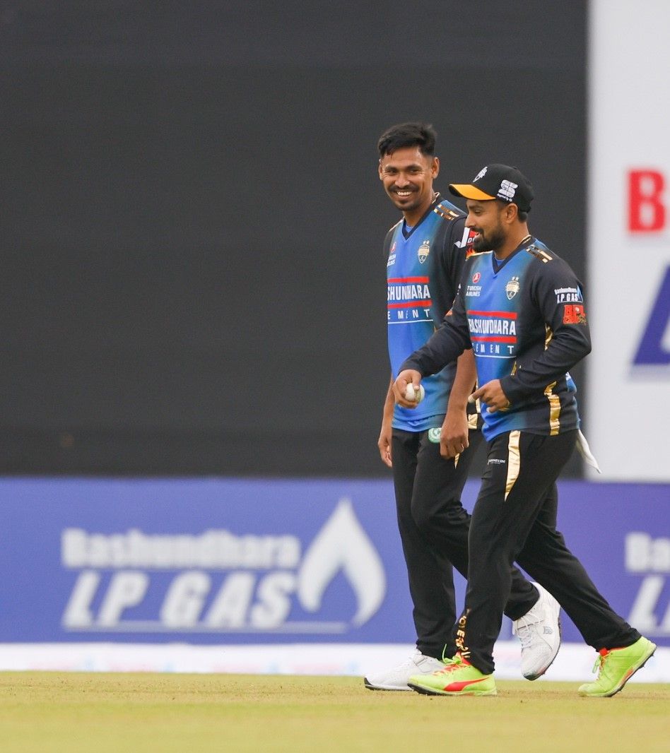 Chill in the air and on the scorecards