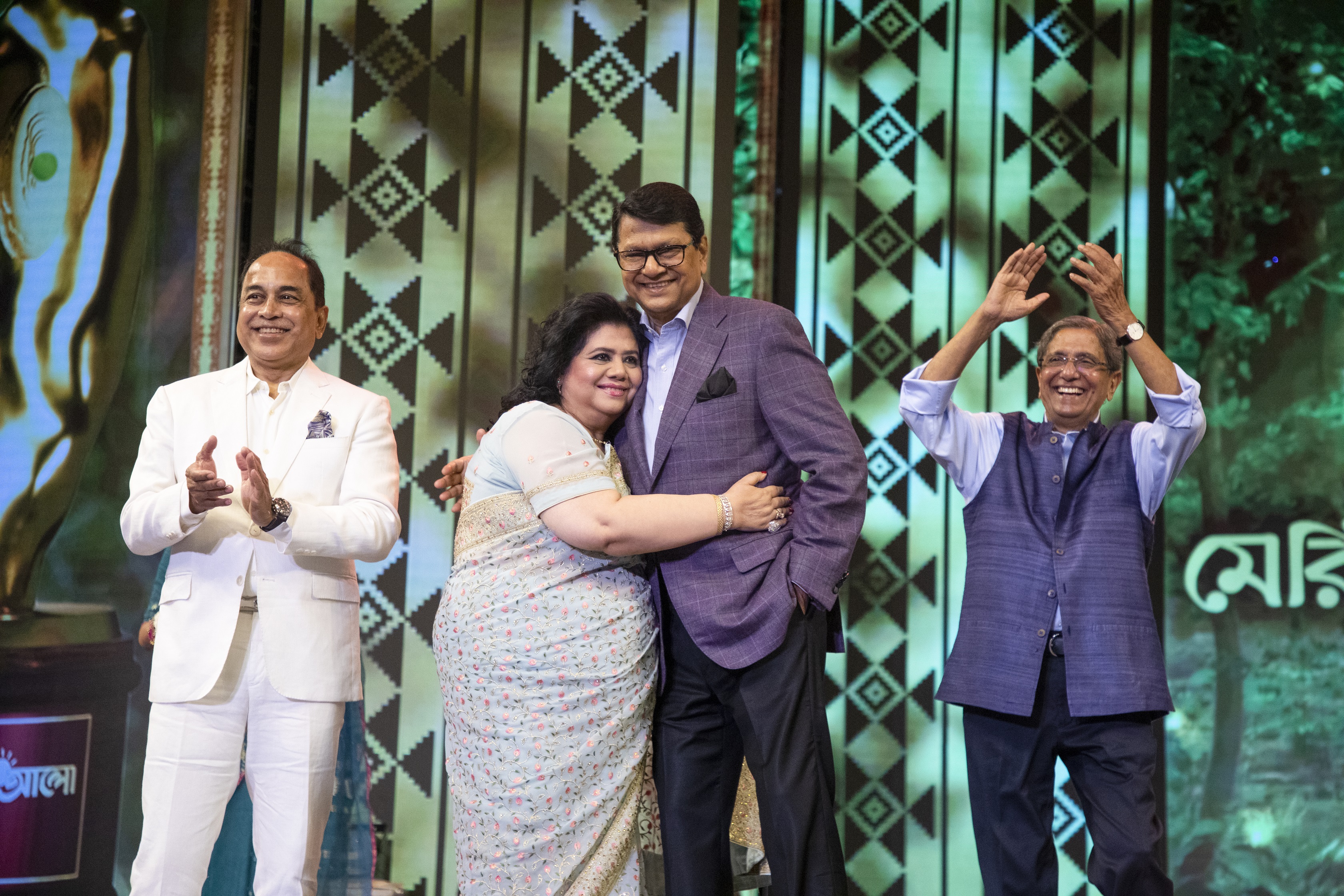 Alamgir honoured with Meril-Prothom Alo Lifetime Achievement Award