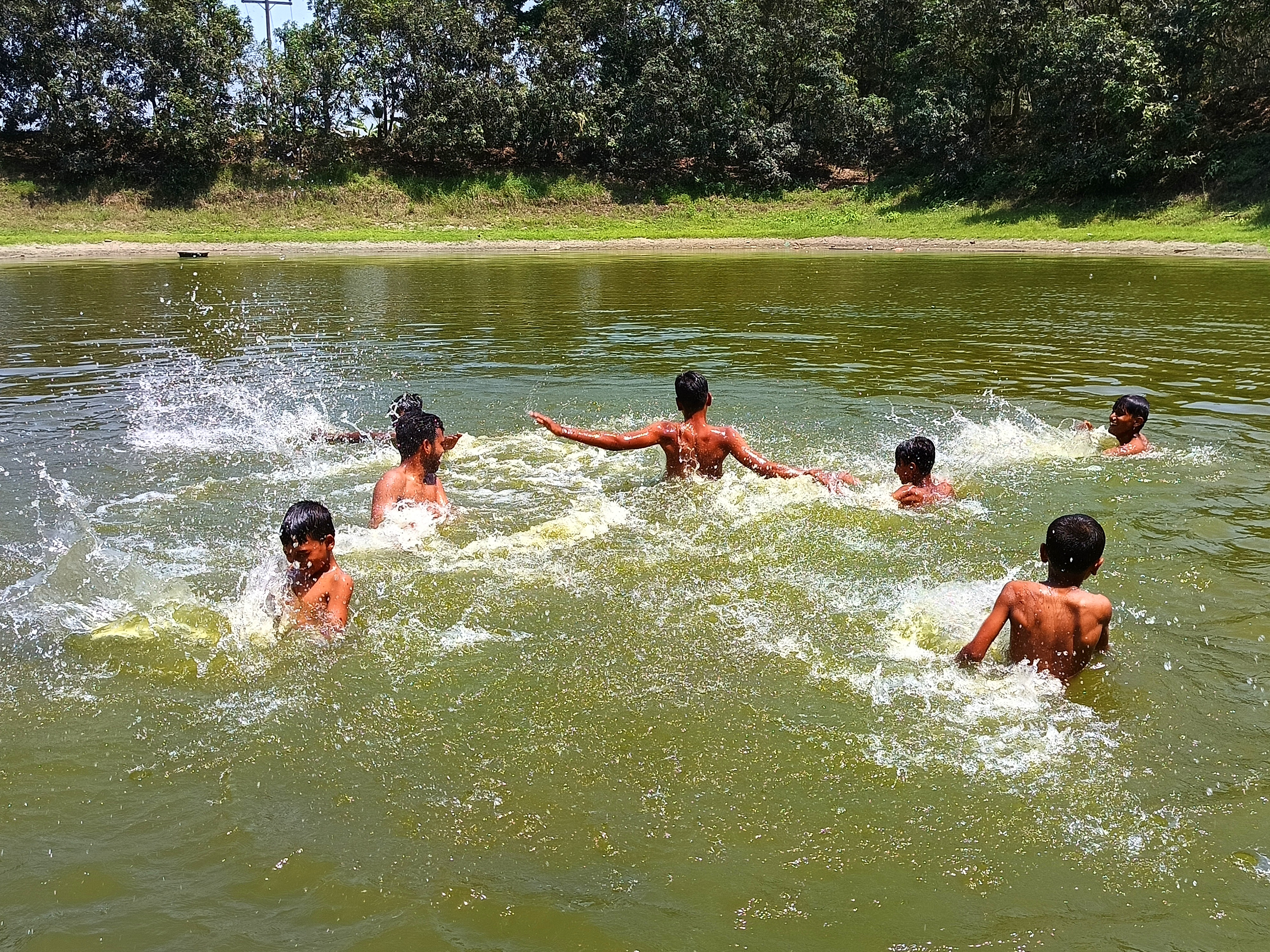 At 42.2°C, Chuadanga records country's highest temp today