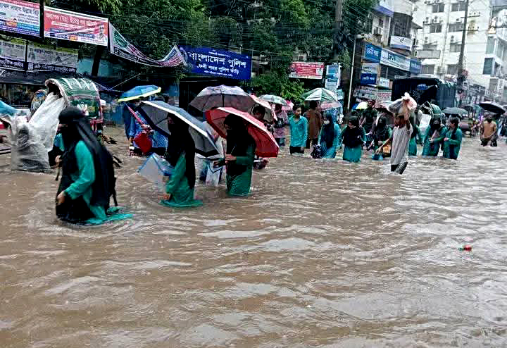 Flood threat looms over Feni as Muhuri river swells 137cm above danger level