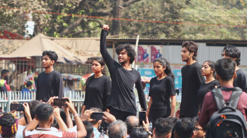 DU stages street play to honour language martyrs
