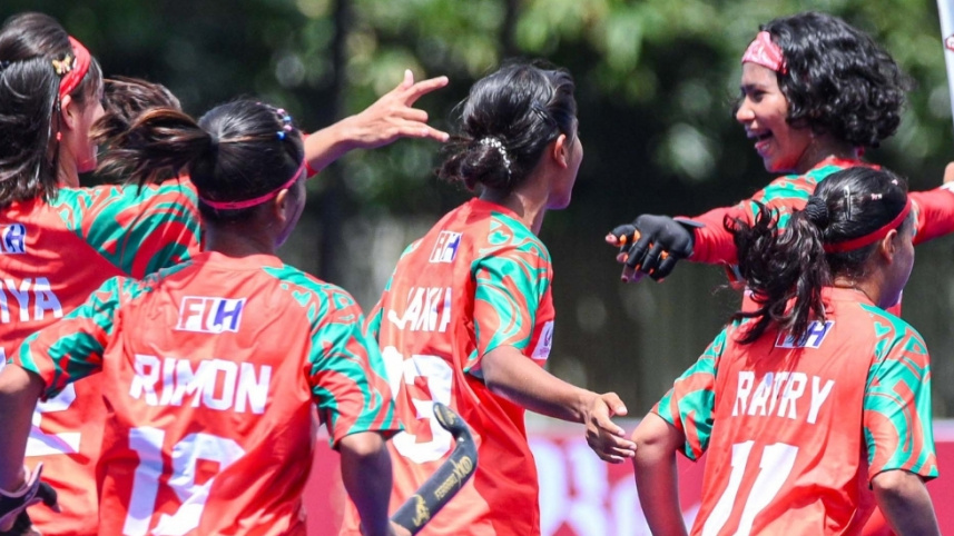 Bangladesh women's hockey team v Uzbeks.jpg