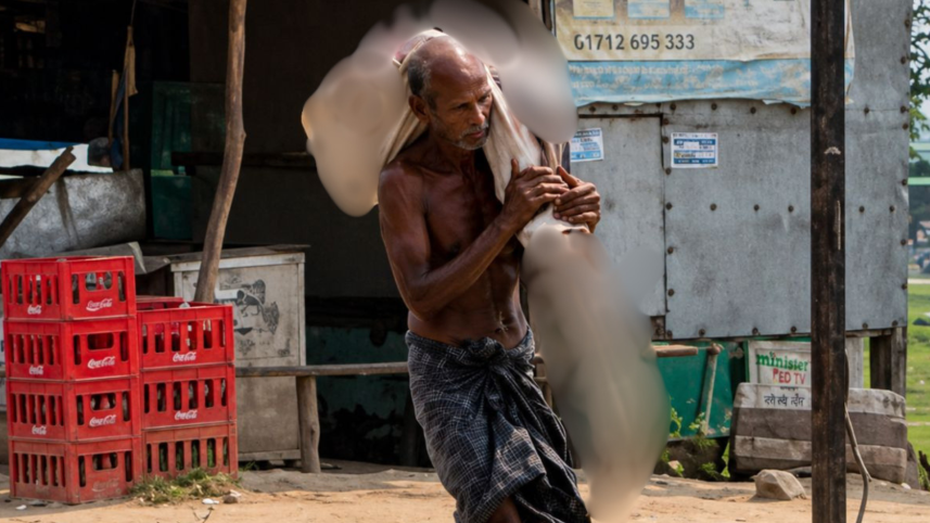 To claim money from his deceased sister’s bank account, Jitu Munda, 55, went to the bank carrying her skeleton as proof. Photo: Collected