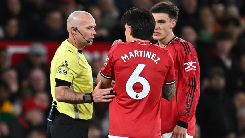 Lisandro Martinez Red Card.jpg