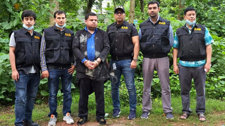 Rab arrested Shahed with illegal arms in a border area of Satkhira on July 15, 2020. File Photo: Collected