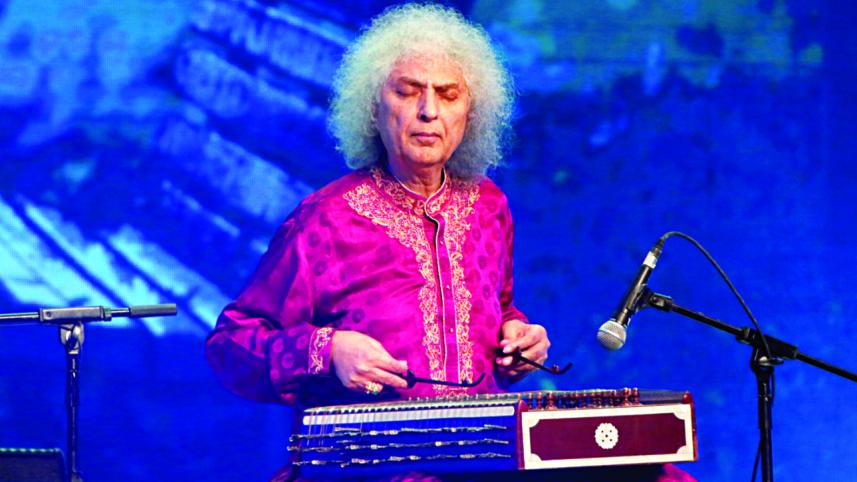 A musical festival  with the elites