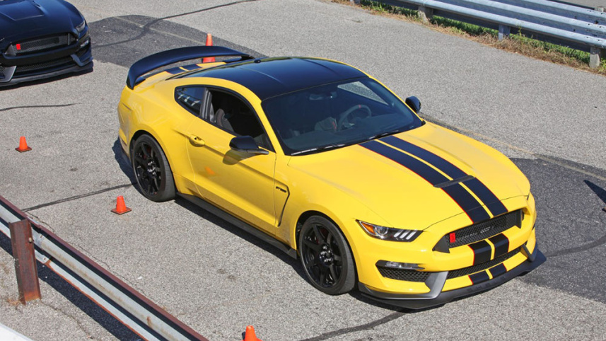 2016 Shelby GT350R  yellow.jpg