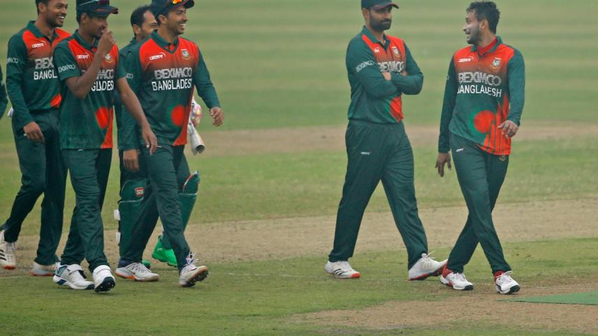 Shakib with new captain.jpg