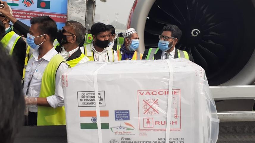 Covid-19 vaccines reach Dhaka from India