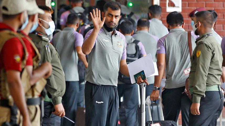 Tigers depart for SL 1 (1).jpg