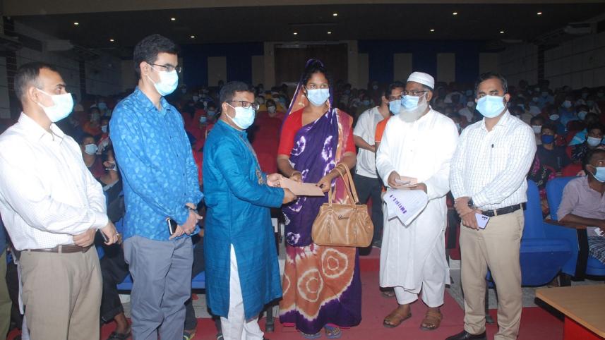 PM gift Rajshahi.jpg