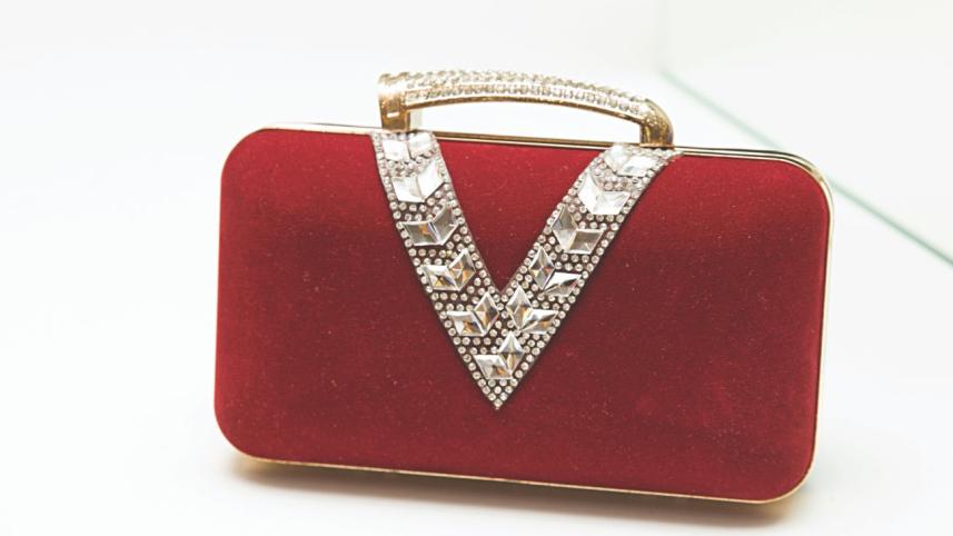 A clutch to match