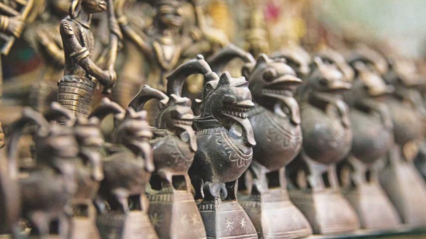 ANTIQUES - TREASURES FROM THE PAST