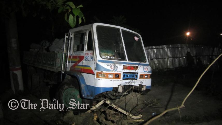 Barisal-truck-petrol-bomb-nwb.jpg