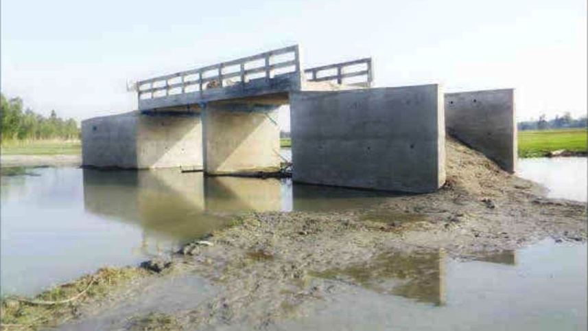 Bridge approach roads.jpg