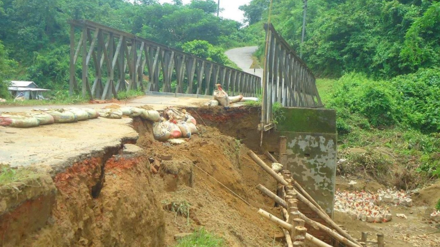 bridge wall collapses.jpg