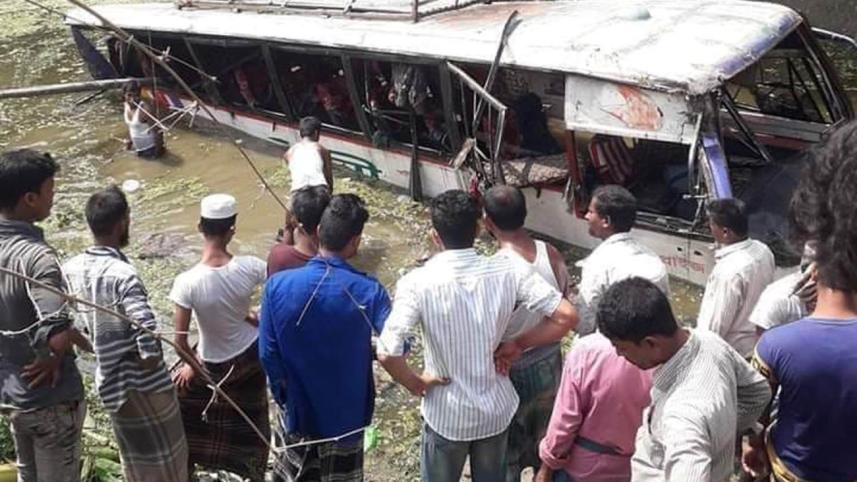 bus plunged Chatkhil.jpg