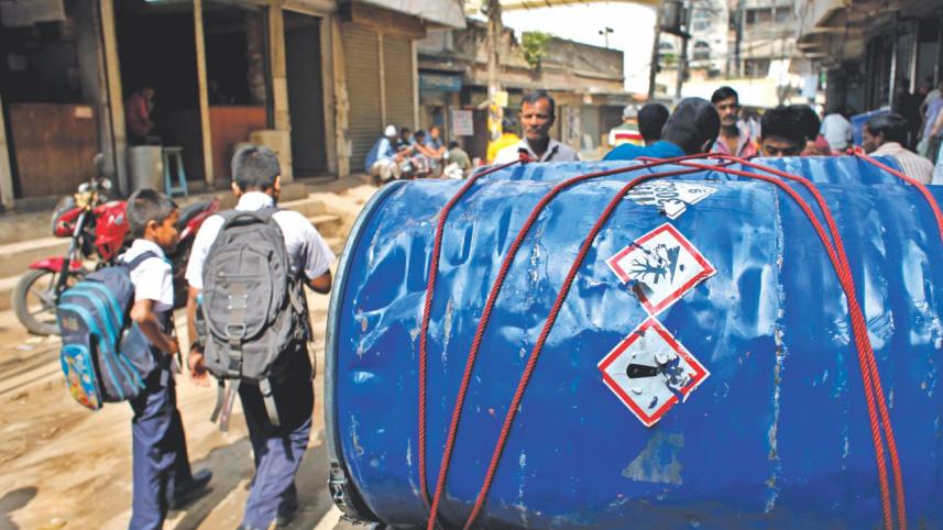 chemical in old dhaka 1.jpg