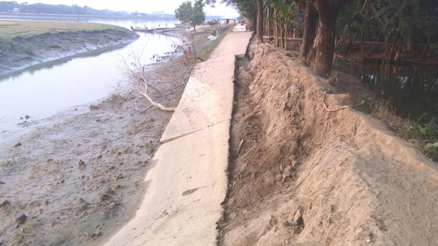 collapsed road Patuakhali.jpg
