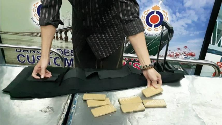 Malaysian passport holder held with 7 gold bars at Dhaka Airport