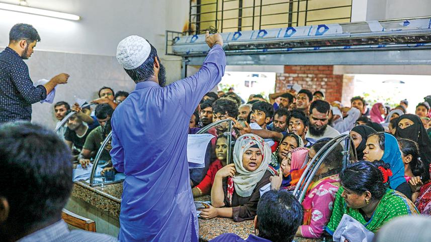 People wait for Dengue Test in Dhaka Hospital