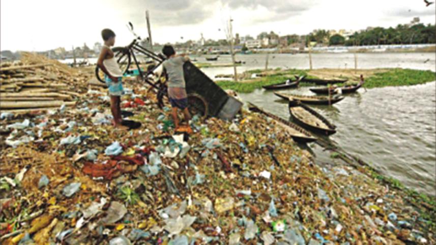 Dumping wastes into Buriganga.jpg