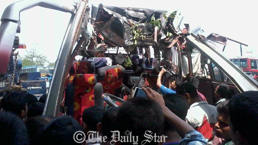 Faridpur-road-crash.jpg