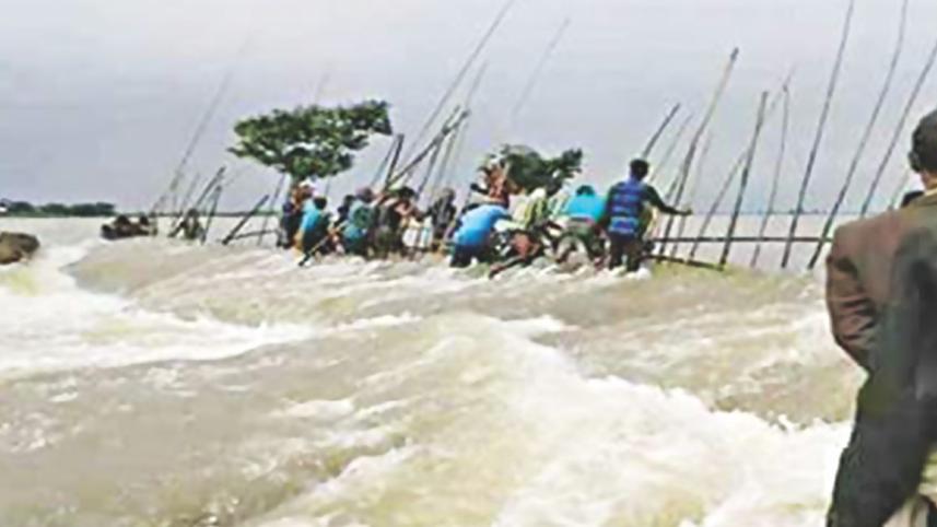 Water of major rivers rise